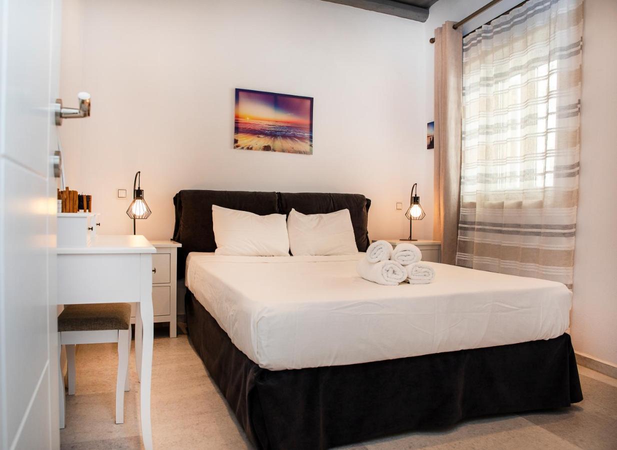 Caper-2 Bedroom Traditional Home With Amazing View Náusza Kültér fotó