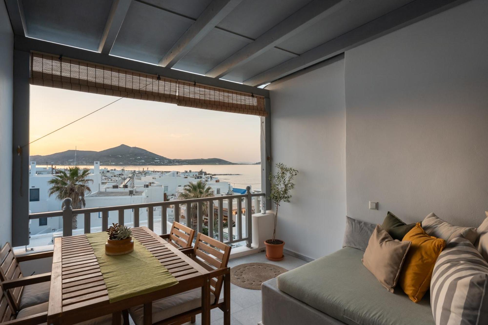 Caper-2 Bedroom Traditional Home With Amazing View Náusza Kültér fotó